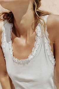TOP PERLES ET DENTELLE