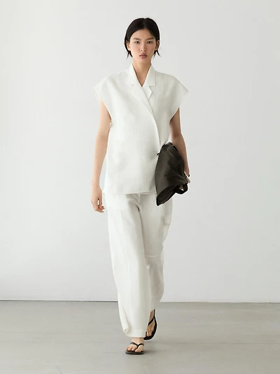 Linen waistcoat with buttons