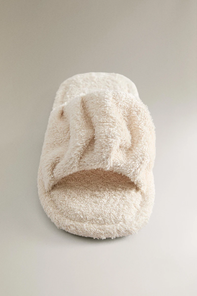 PLEATED TERRYCLOTH BATHROOM SLIDERS