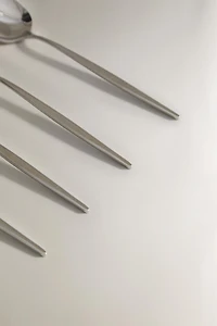 PACK OF DESSERT SPOONS WITH THIN HANDLES (PACK OF 4)