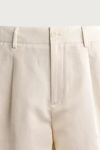 WIDE FIT PLEATED SHORTS