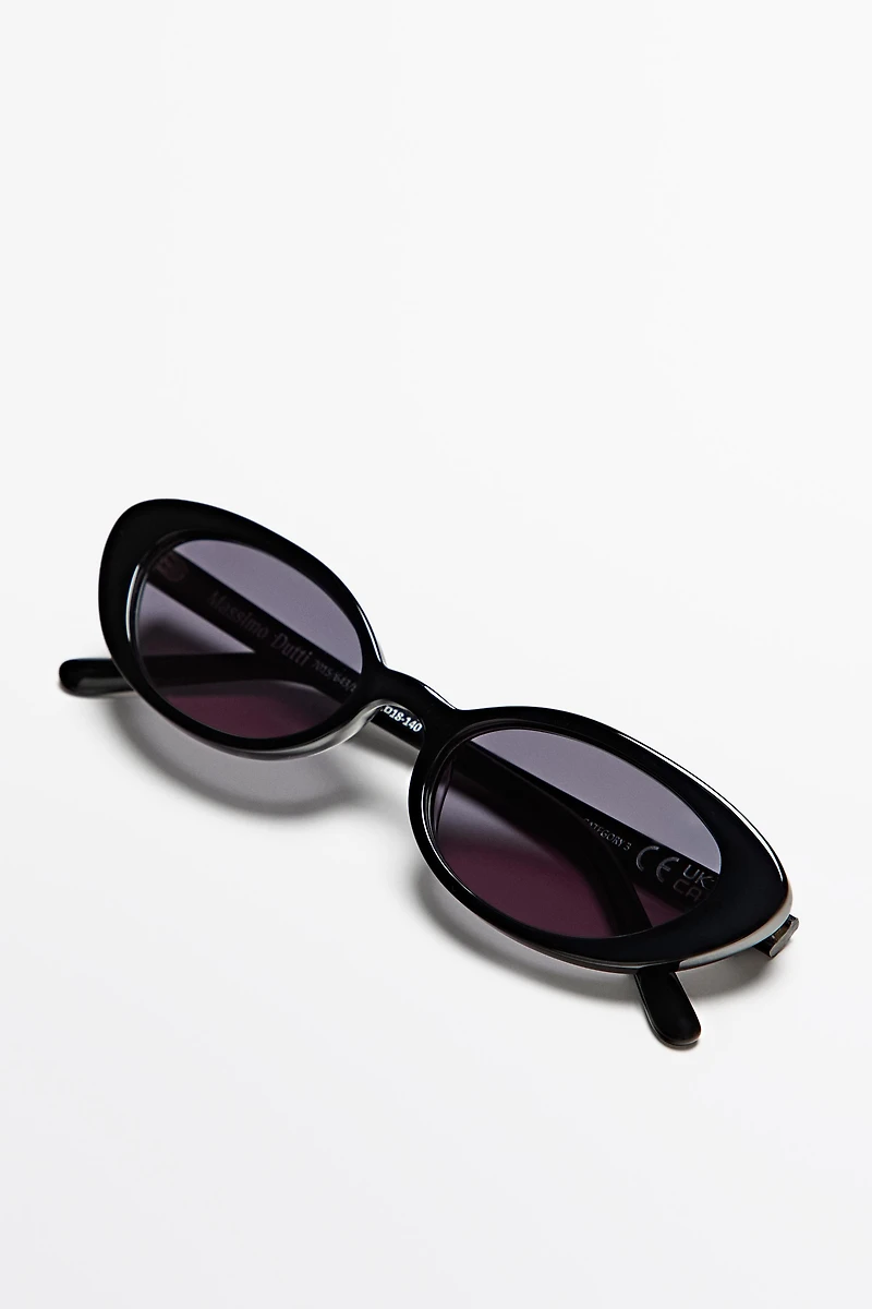 Lunettes de soleil étroites