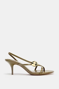 SANDALES À TALONS BRIDES ET PIÈCE MÉTALLIQUE