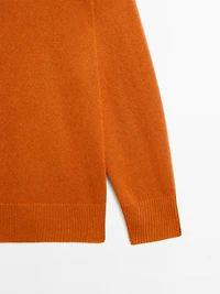 Cashmere V-neck knit sweater