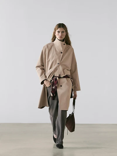 Long 100% cotton trench coat with side fastening