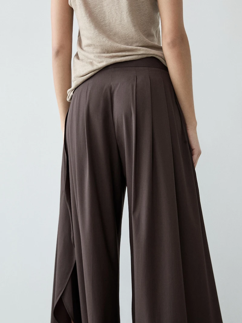 Pantalon large plissé à fentes latérales