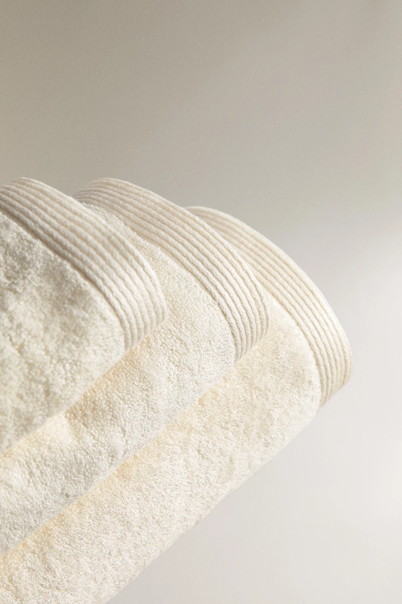 SILK BLEND BATH TOWEL (600 GSM)