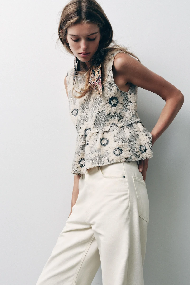 FLORAL TEXTURED KNIT PEPLUM TOP
