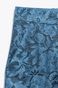 PANTALON COURTE EN DENTELLE