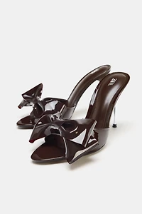BOW HEELED SANDALS