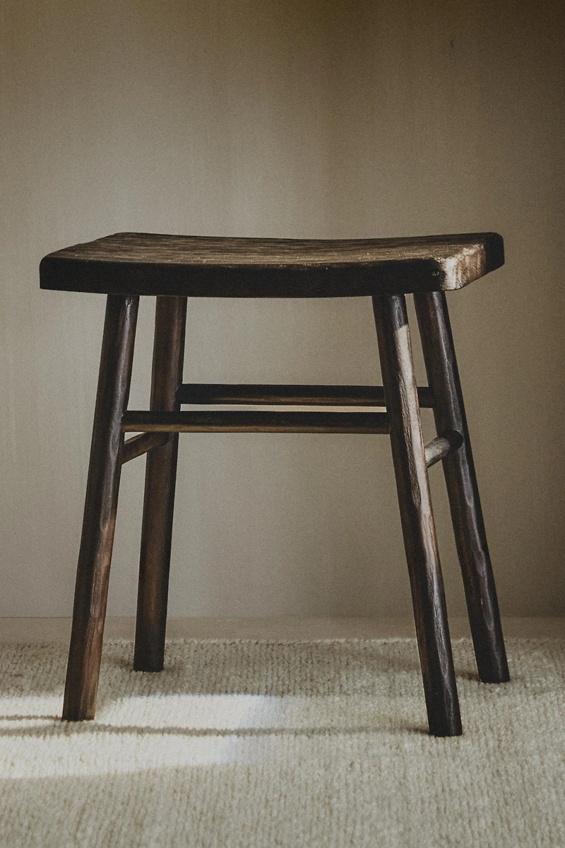 HAMMERED WOOD STOOL