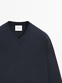 Wool and cashmere knit V-neck sweater - LIMITED