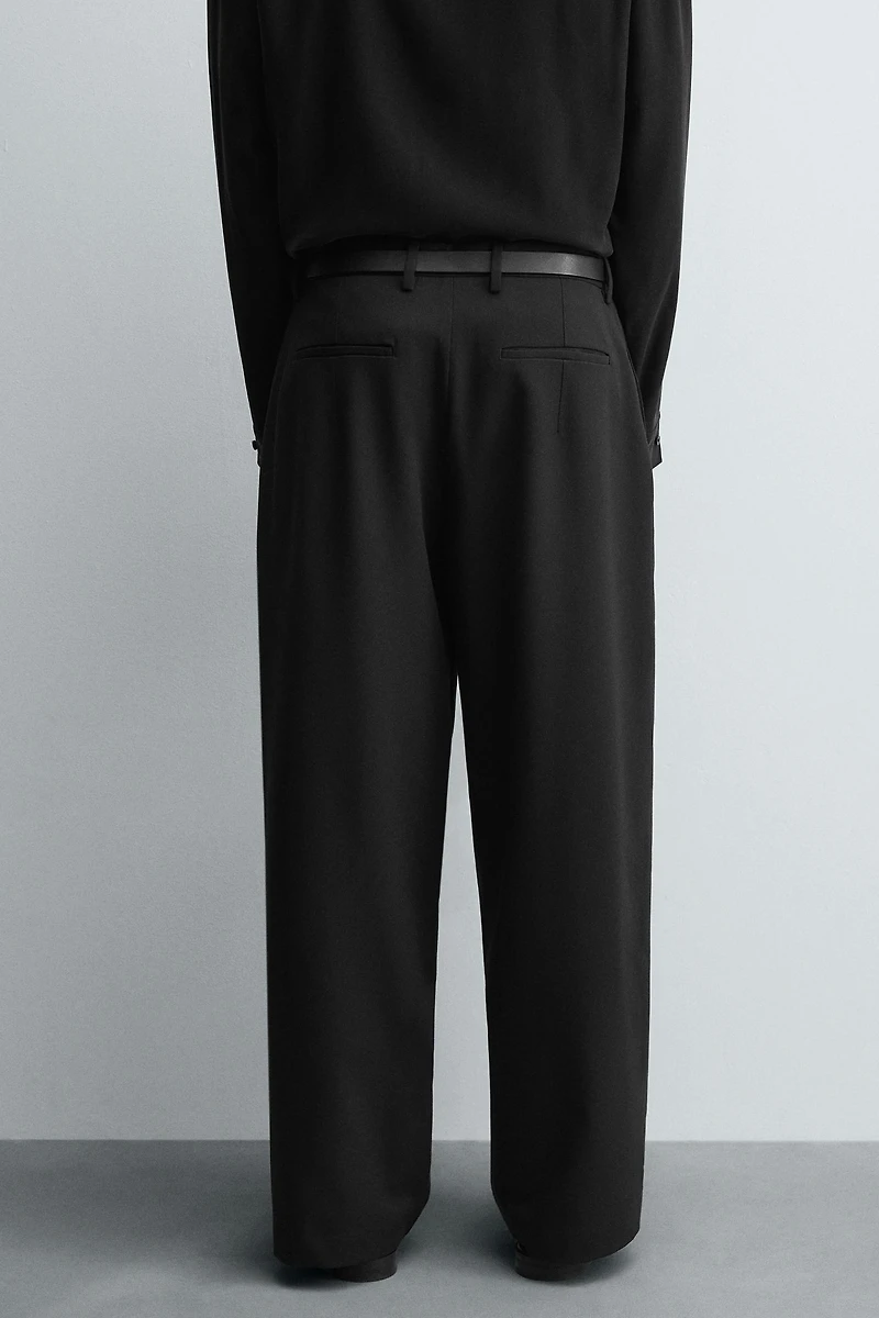 RELAXED FIT PLEATED PANTS