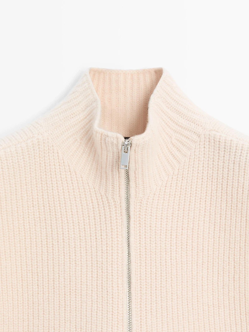 Short wool blend chest with zip