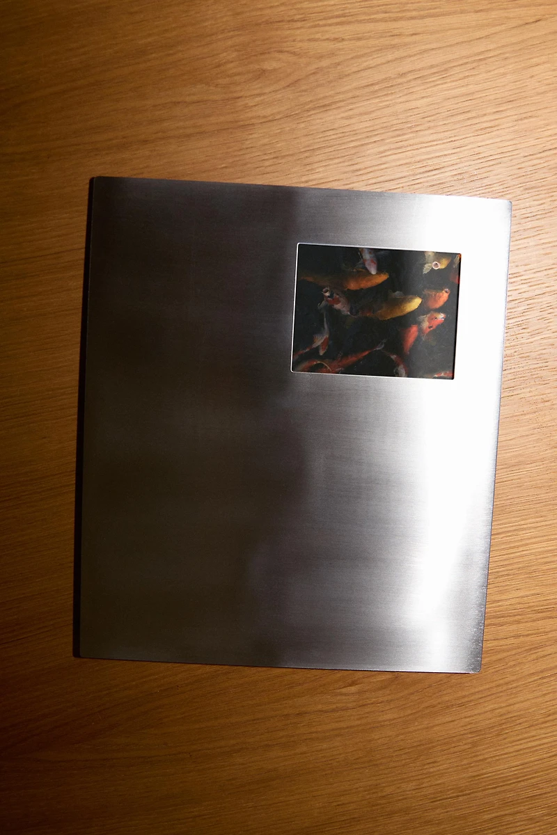 MINIMALIST METAL FRAME