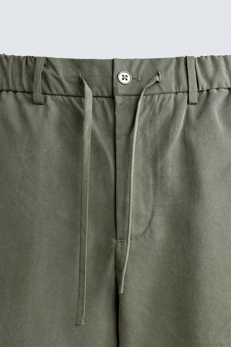 RELAXED FIT FLOWY SHORTS