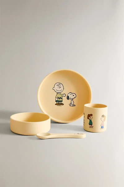 CHILDREN’S PEANUTS™ TABLEWARE SET (SET OF 4)