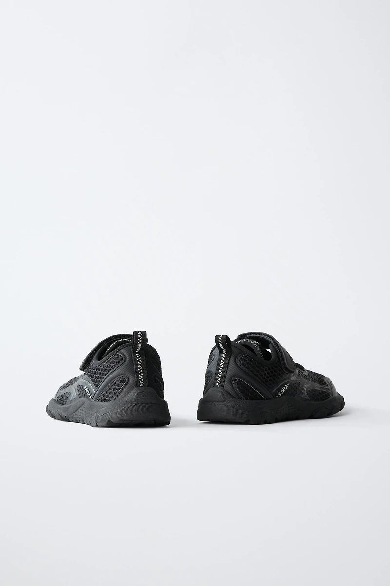BAREFOOT SNEAKERS