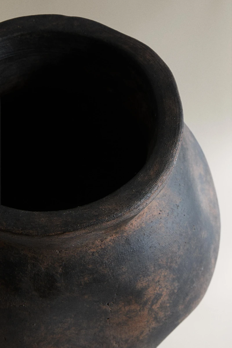 OVAL DECORATIVE CERAMIC VASE