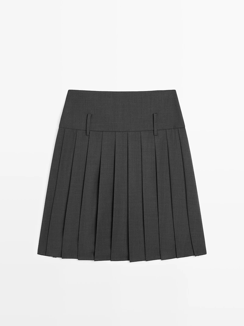 Jupe courte plissée taille large
