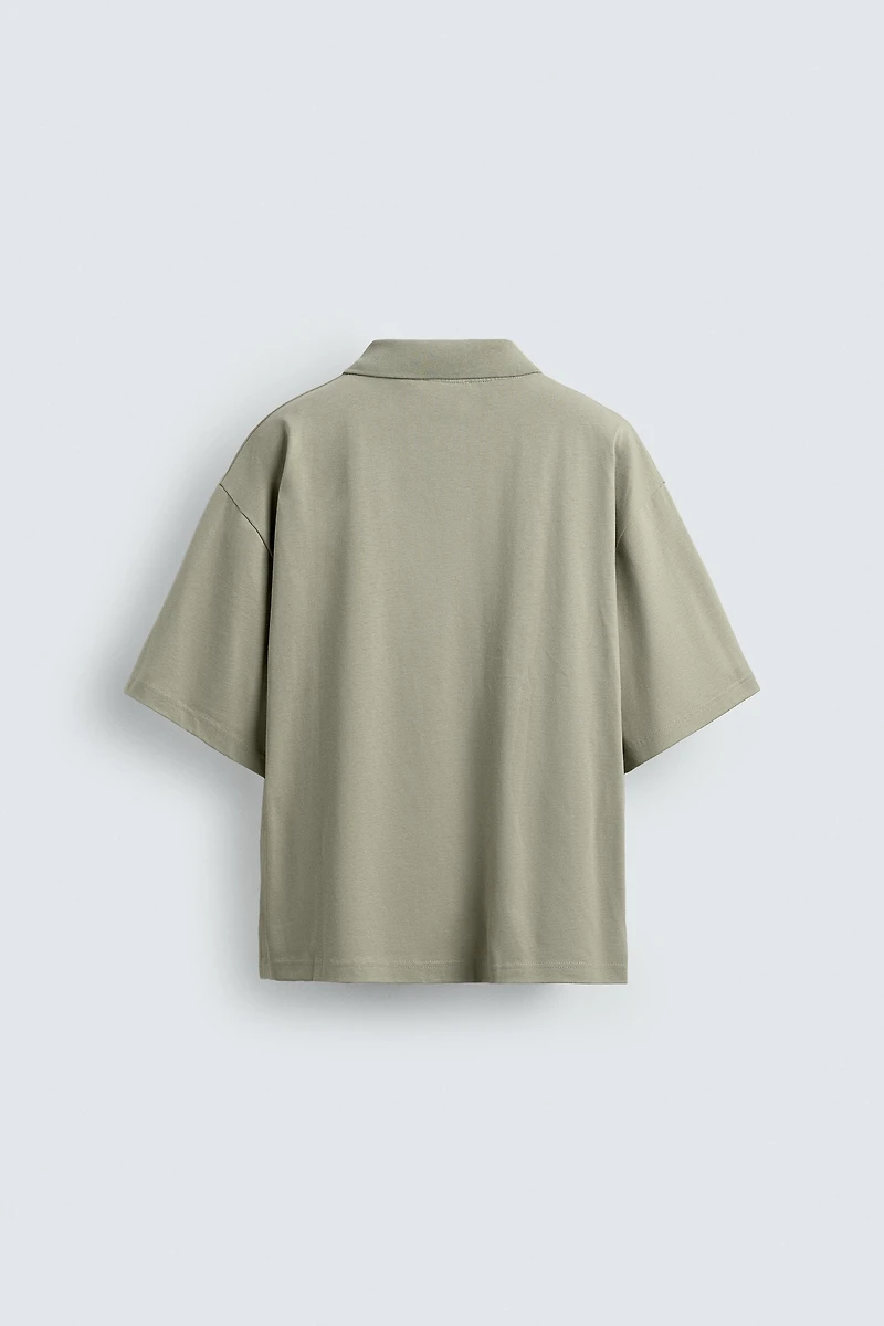 POLO RELAXED FIT TEXTE IMPRIMÉ