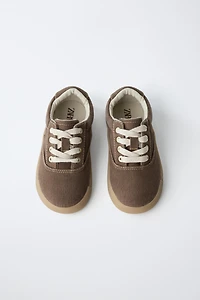 LACE-UP SNEAKERS