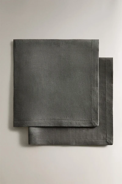 SET OF PLAIN-COLORED LINEN NAPKINS
