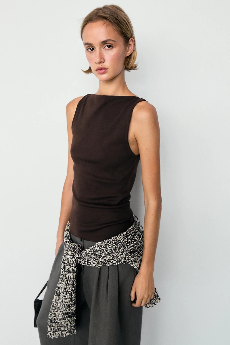 100% cotton straight neckline T-shirt