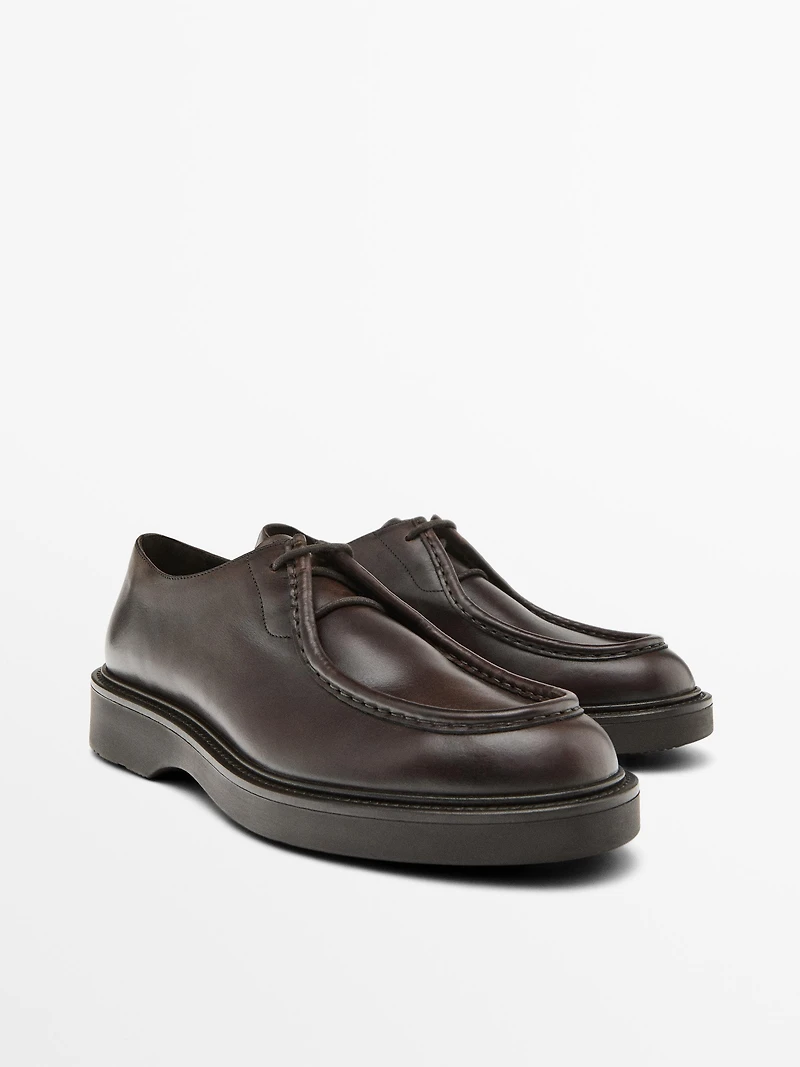 Chaussures en cuir avec broderie