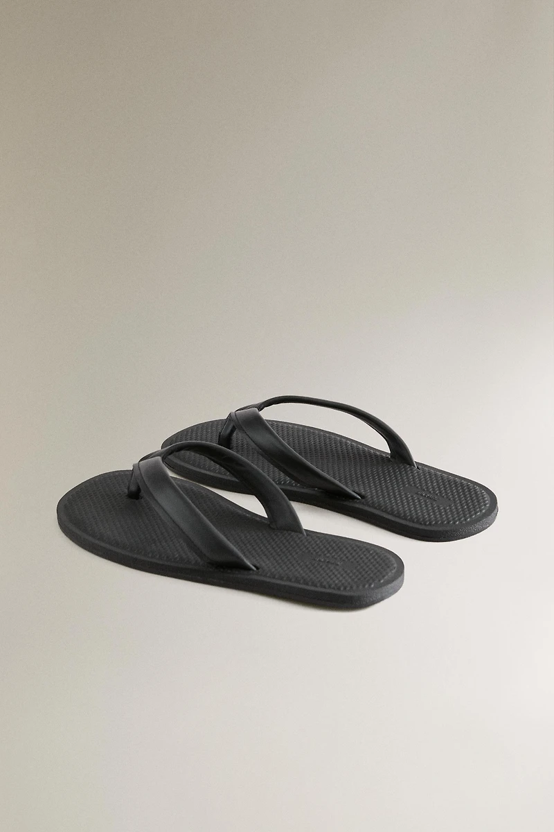 SANDALES ENTRE-DOIGTS EN CUIR