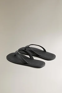 SANDALES ENTRE-DOIGTS EN CUIR