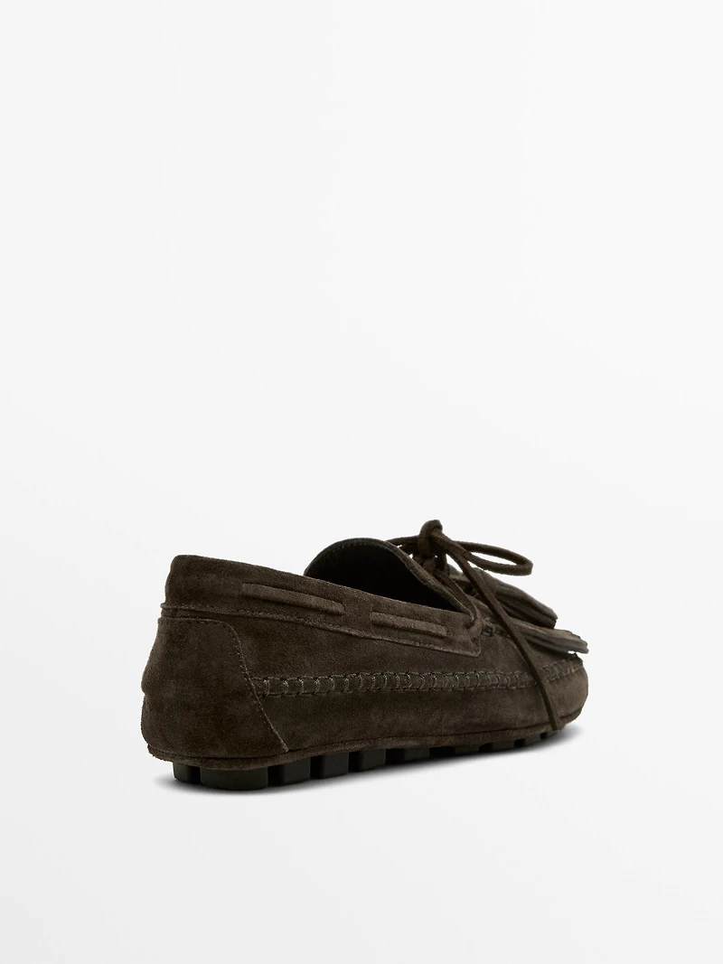 Mocassin à franges et pompons en croûte de cuir