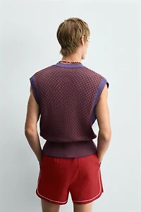 CONTRAST KNIT VEST