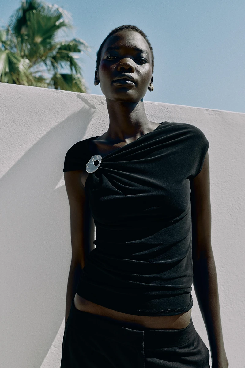 DRAPED HARDWARE TOP