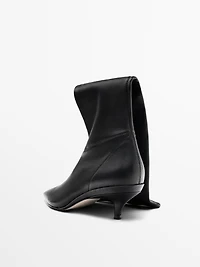 Stretch heeled boots