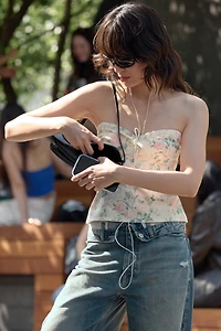 CORSET À FLEURS ET NŒUD