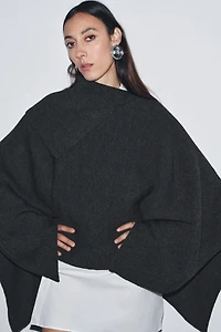 CAPE AVEC LAINE COL ASYMÉTRIQUE