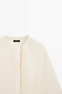 100% linen shirt with neckline detail