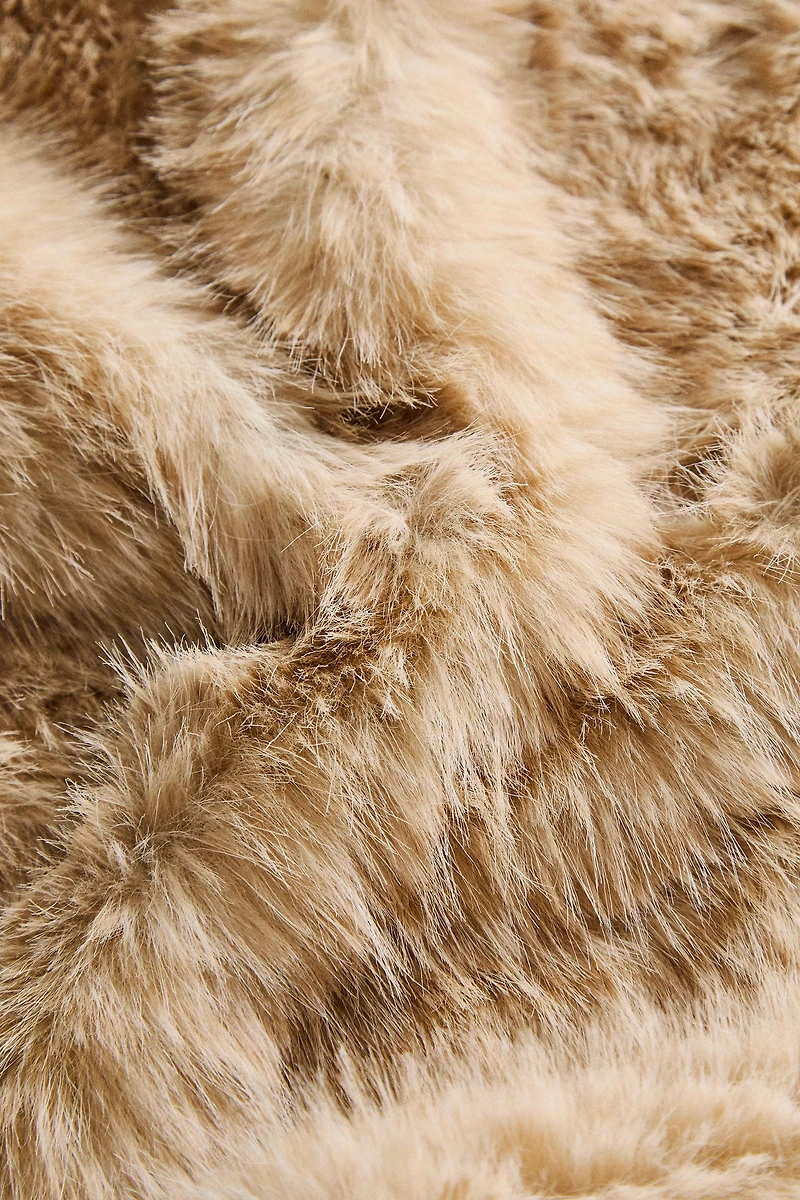 LONG FAUX FUR BLANKET