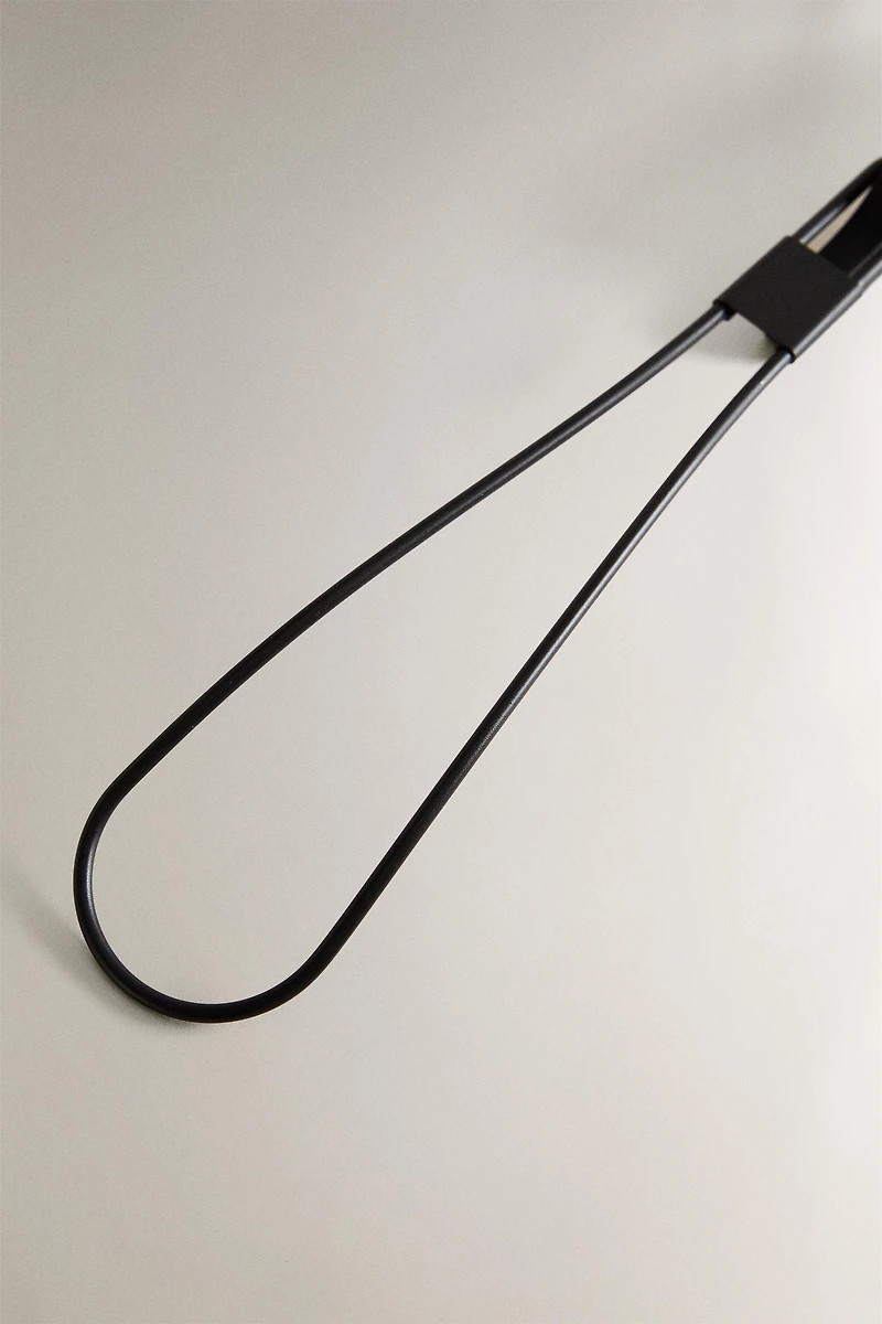 CINTRE MÉTALLIQUE PLIABLE