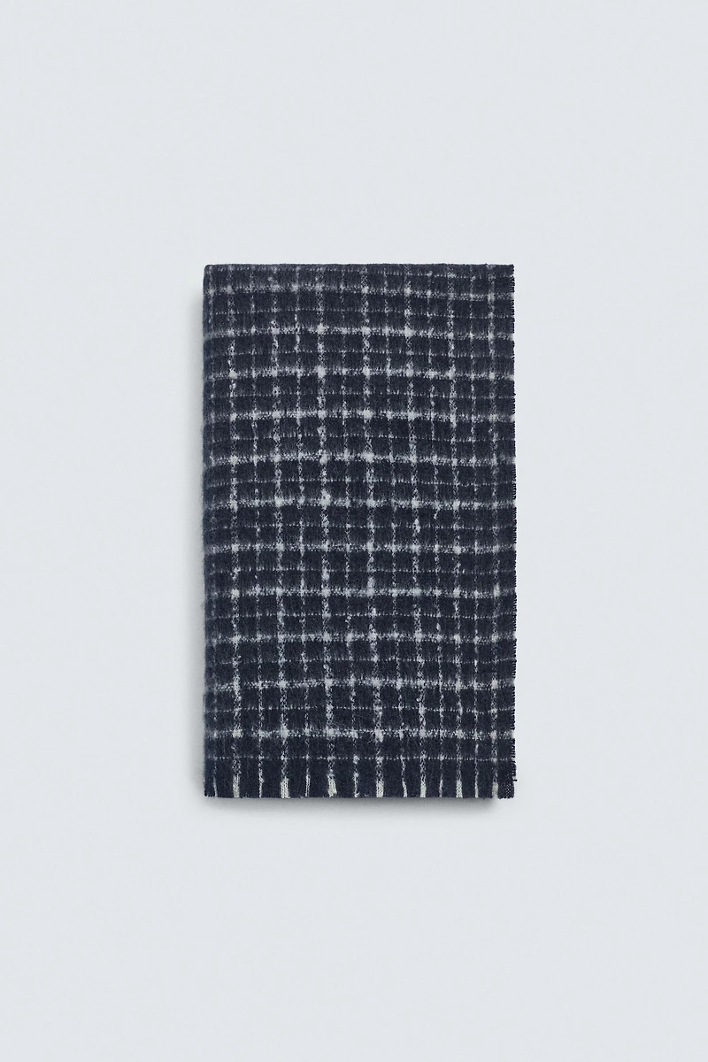 CHARPE BROSSÉE À CARREAUX