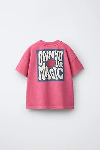 T-SHIRT EN MOLLETON IMPRIMÉ AVEC POCHE EFFET DÉLAVÉ