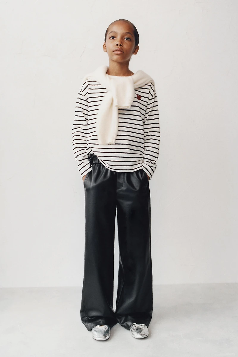 PANTALON MATIÈRE SYNTHÉTIQUE LACETS