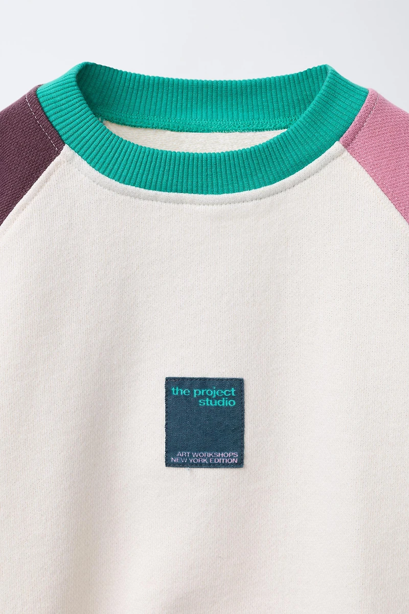 COLOR BLOCK LABEL SWEATSHIRT