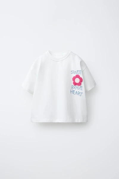 CROCHET FLOWER APPLIQUÉ T-SHIRT