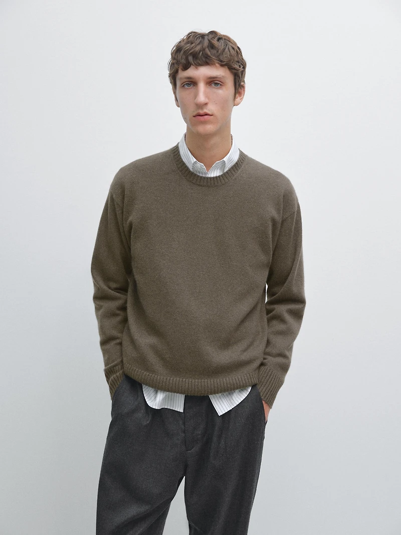 Crew neck cashmere sweater