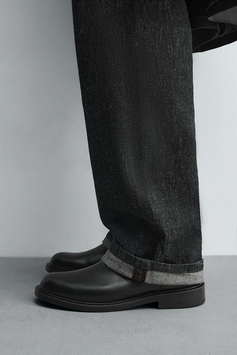 LEATHER CHELSEA BOOTS