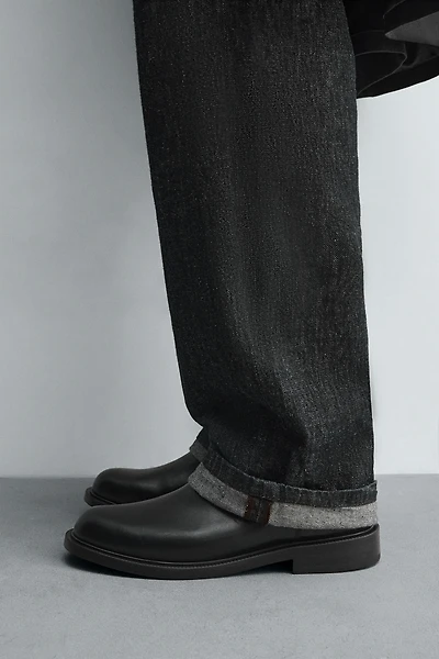 LEATHER CHELSEA BOOTS