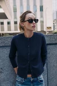 GILET BASIQUE EN MAILLE À BOUTONS