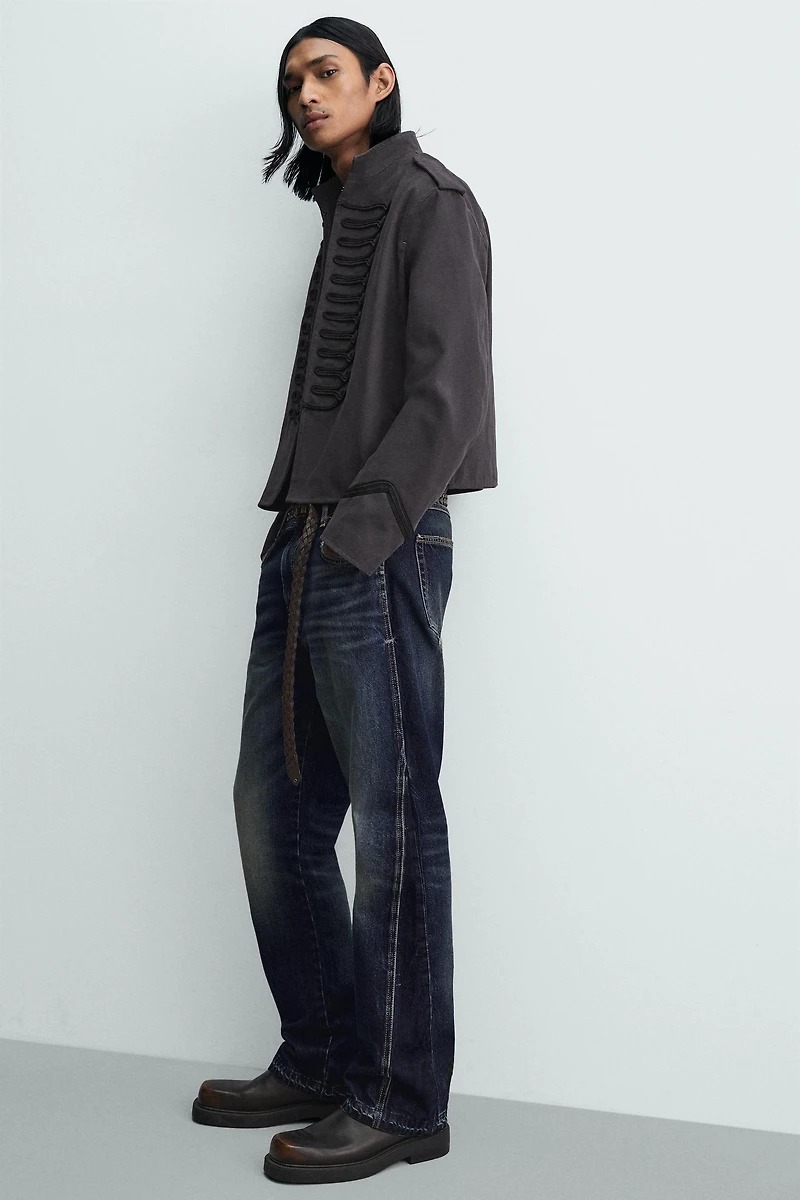 VESTE COURTE AJUSTÉE À BRANDENBOURGS EN CONTRASTE